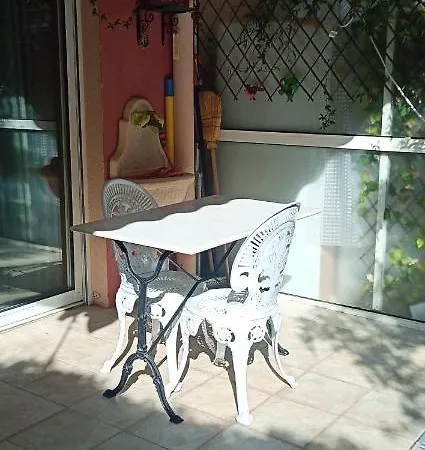 Avec Jardin Apartment